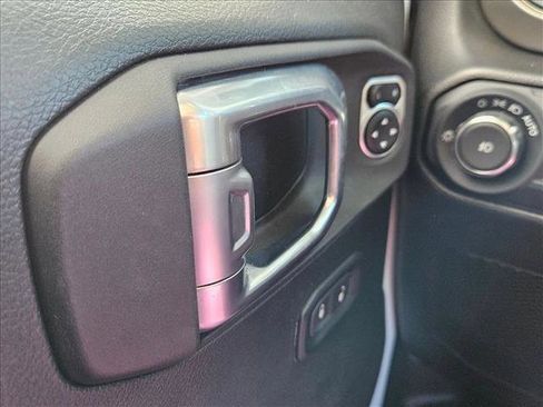 Used 2022 Jeep Wrangler Willys image 18