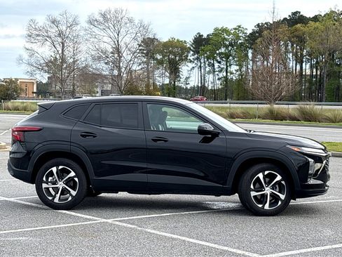 Used 2026 Chevrolet Trax RS w/ Sunroof Package image 22