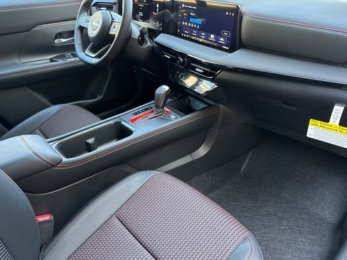 New 2026 Nissan Kicks SR image 13