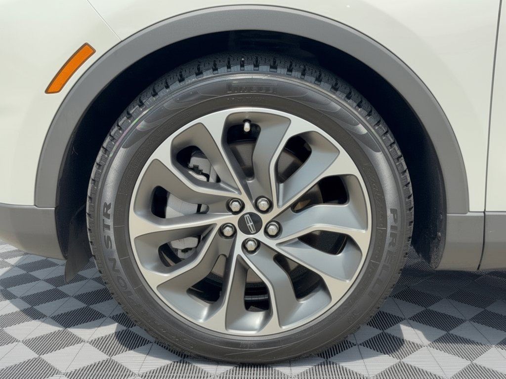 Used 2022 Lincoln Nautilus Reserve w/ Luxury Package FWD image 13