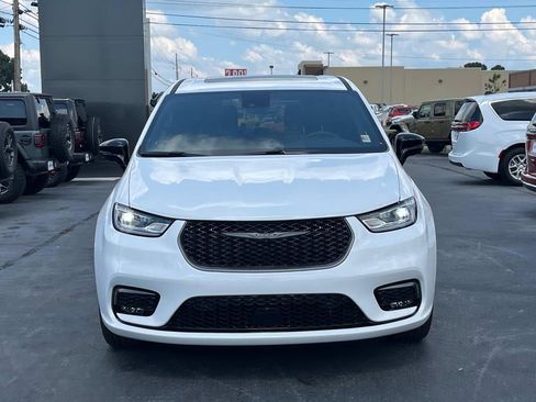 New 2026 Chrysler Pacifica Select image 2