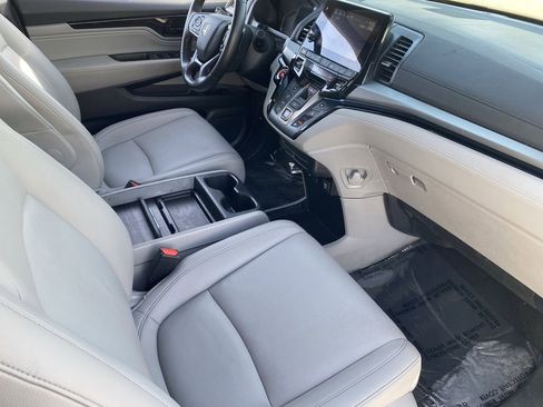 Certified 2024 Honda Odyssey Touring image 10