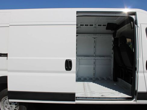 Used 2024 RAM ProMaster 2500 w/ Safety Group FWD image 13