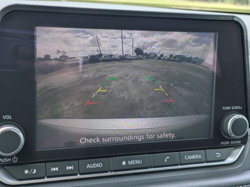 Used 2025 Nissan Rogue S FWD image 26