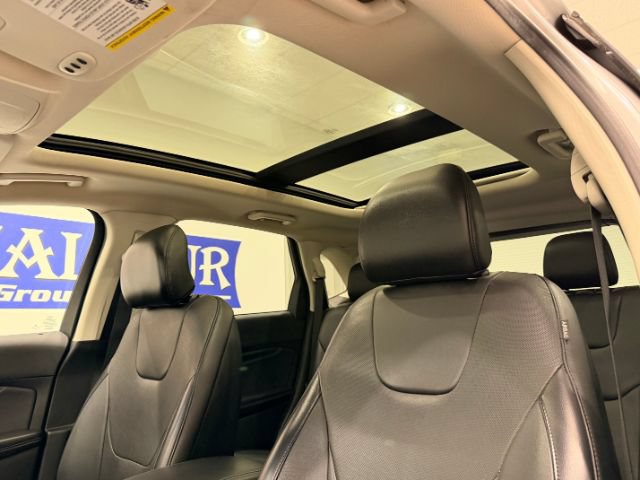 Used 2018 Ford Edge Titanium w/ Equipment Group 301A AWD/4WD image 15