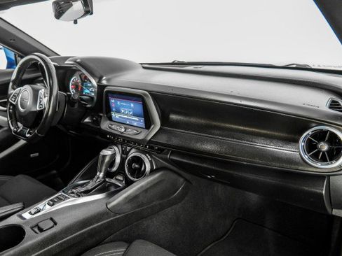 Used 2021 Chevrolet Camaro LT w/ Technology Package RWD image 10