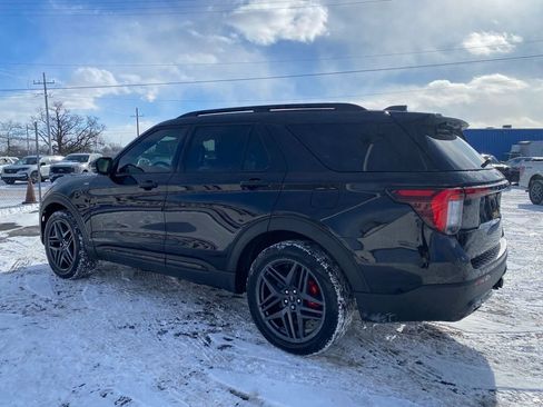 Used 2025 Ford Explorer ST-Line w/ ST-Line Street Pack image 7
