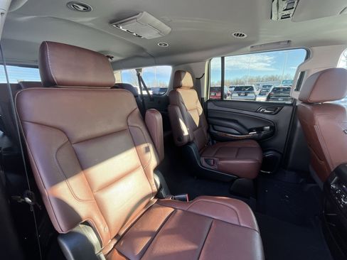 Used 2020 Chevrolet Suburban Premier w/ Premier Plus Edition image 28