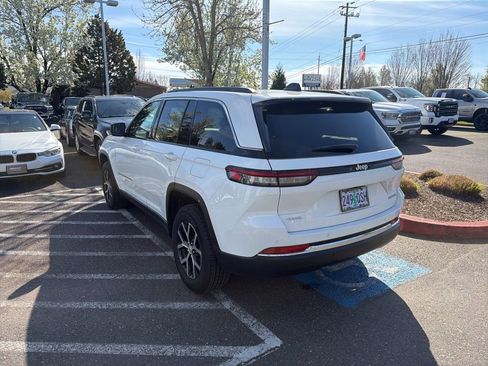 Used 2025 Jeep Grand Cherokee Limited image 8