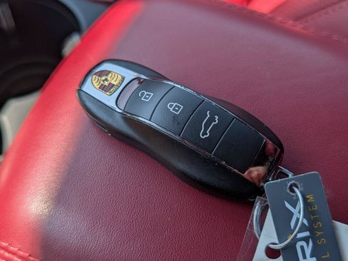 Used 2025 Porsche Macan S AWD/4WD image 20