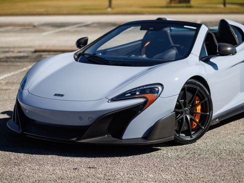 Used 2016 McLaren 675LT Spider image 20