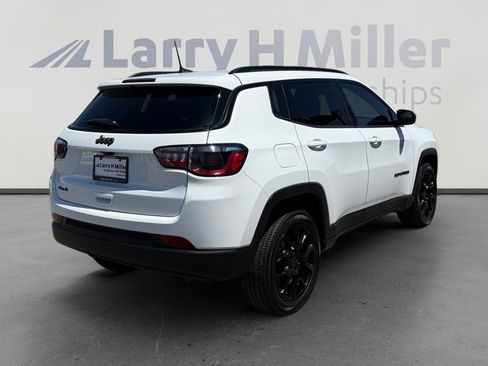 Used 2025 Jeep Compass Latitude w/ Altitude Special Edition AWD/4WD image 5