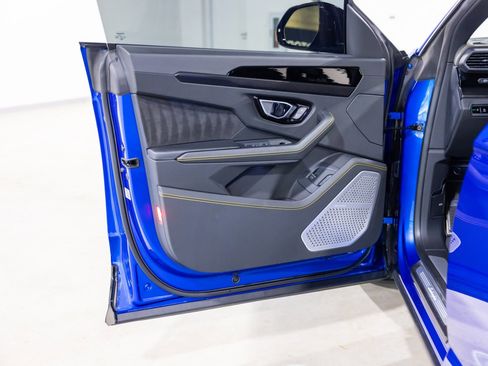 Used 2022 Lamborghini Urus image 28