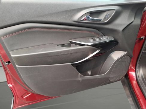 Certified 2024 Chevrolet Trax RS w/ Sunroof Package FWD image 8