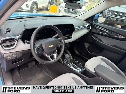 Used 2024 Chevrolet TrailBlazer LT w/ LT Cold Weather Package FWD image 16