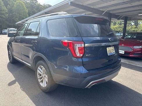 Used 2017 Ford Explorer XLT w/ Equipment Group 202A FWD image 3