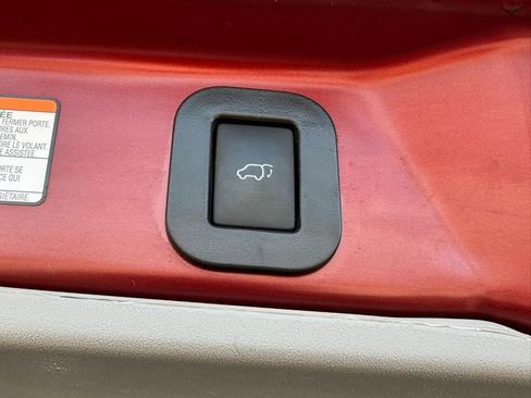 Used 2019 Toyota Sienna SE w/ SE Preferred Package image 18