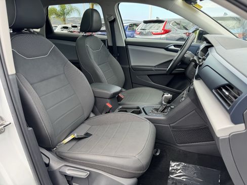 Used 2023 Volkswagen Taos SE w/ Panoramic Sunroof Package FWD image 35