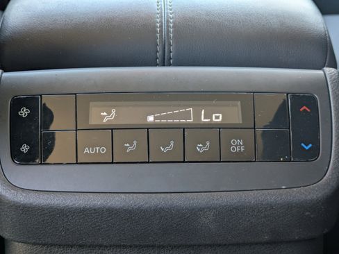 Certified 2025 Nissan Pathfinder SV image 17