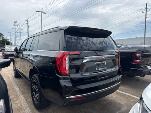 Used 2024 GMC Yukon XL AT4 w/ Technology Package AWD/4WD image 5