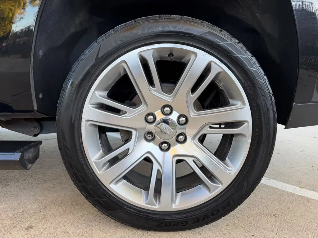 Used 2018 Cadillac Escalade Premium Luxury RWD image 24