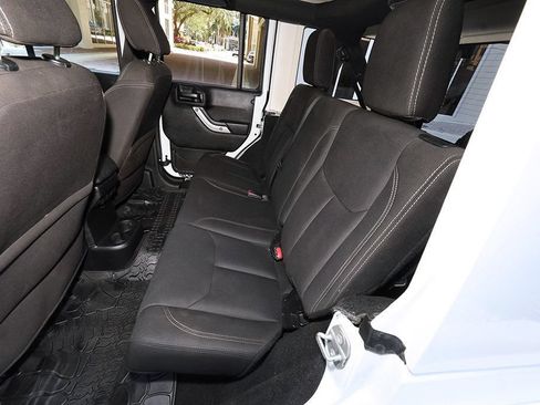 Used 2017 Jeep Wrangler Unlimited Sahara w/ Connectivity Group AWD/4WD image 33