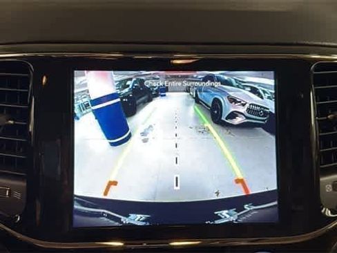 Used 2022 Jeep Grand Cherokee Laredo E image 17