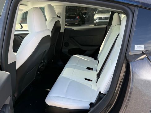 Used 2024 Tesla Model Y Long Range AWD/4WD image 9