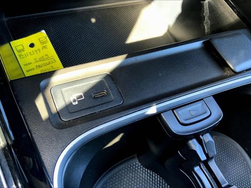 Used 2023 Mercedes-Benz GLB 250 4MATIC image 35