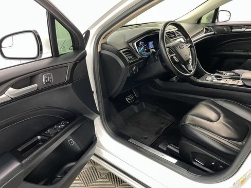 Used 2017 Ford Fusion Titanium FWD image 23