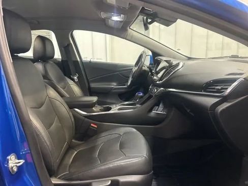 Used 2018 Chevrolet Volt Premier w/ Driver Confidence II Package image 16