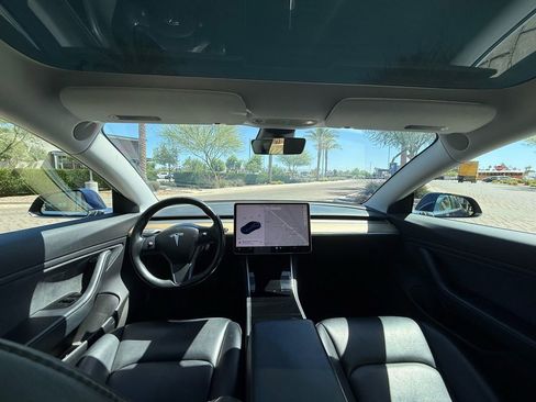 Used 2018 Tesla Model 3 Mid Range RWD image 11