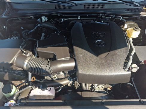 Used 2021 Toyota Tacoma TRD Sport w/ TRD Premium Sport Package AWD/4WD image 28