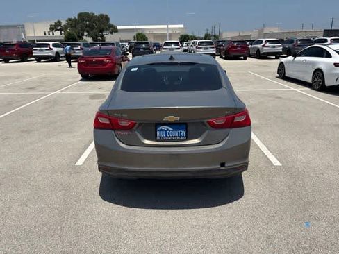 Used 2018 Chevrolet Malibu LT FWD image 4