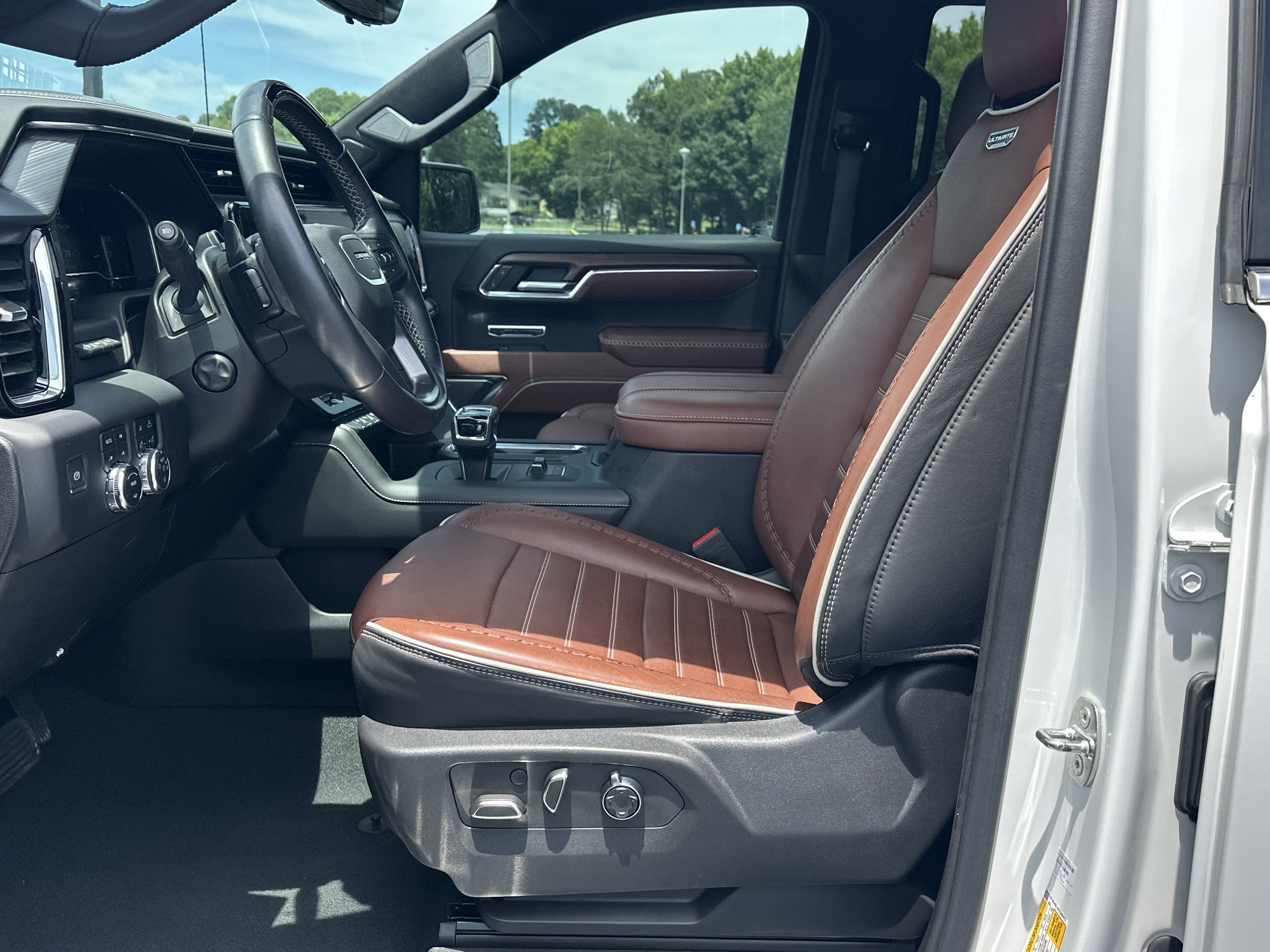 Used 2023 GMC Sierra 1500 Denali Ultimate AWD/4WD image 9