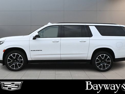Used 2023 Chevrolet Suburban RST w/ Luxury Package image 4
