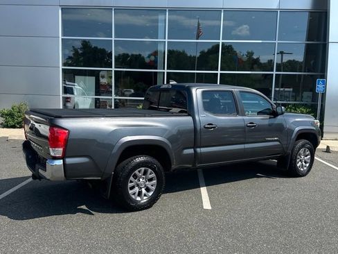 Used 2019 Toyota Tacoma SR5 AWD/4WD image 3