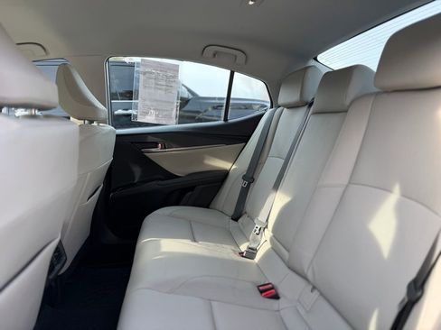 Used 2025 Toyota Camry XLE image 5