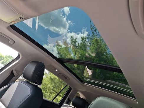 Certified 2023 Volkswagen Tiguan SE w/ Panoramic Sunroof Package FWD image 14