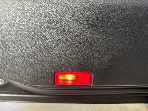 Used 2017 Mercedes-Benz GLS 550 4MATIC image 21