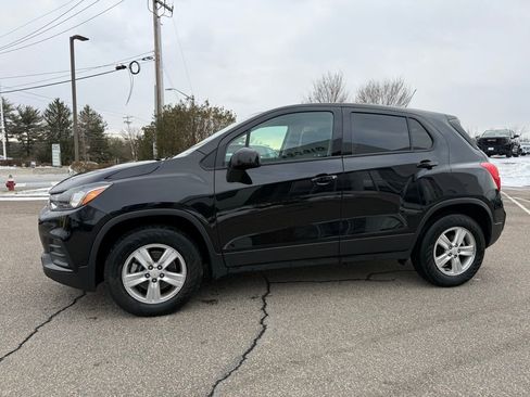 Used 2022 Chevrolet Trax LS w/ Tint and Cruise Package image 5