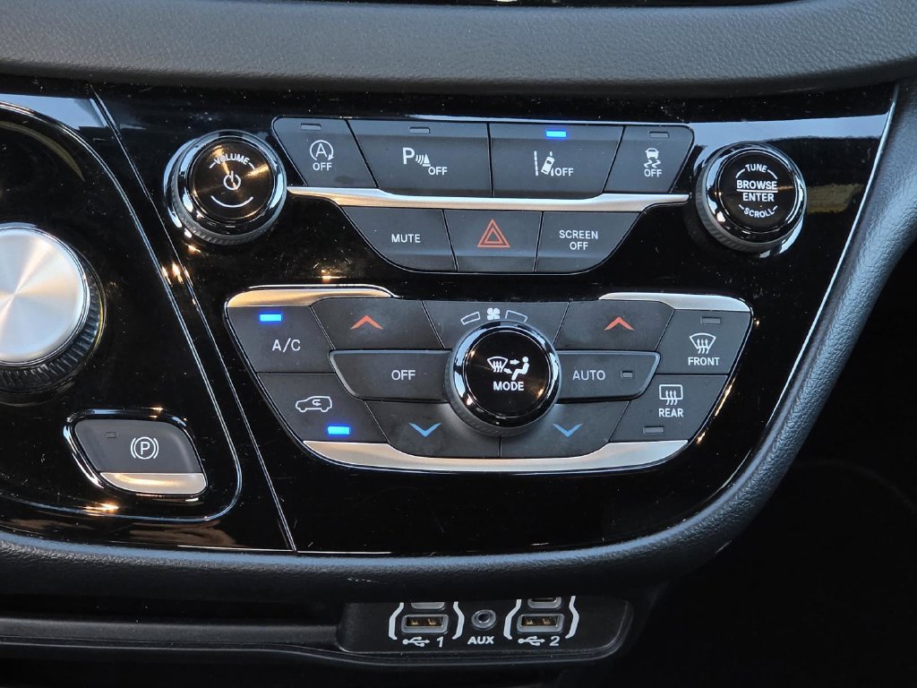 Used 2025 Chrysler Pacifica Select FWD image 30