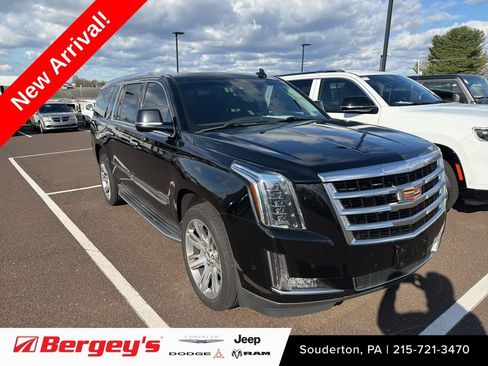 Used 2017 Cadillac Escalade ESV Luxury image 1