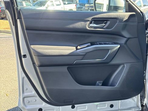 Used 2024 Nissan Pathfinder SL w/ SL Premium Package image 14