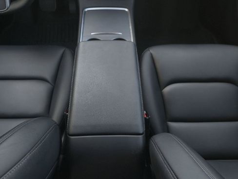 Used 2023 Tesla Model Y AWD image 17