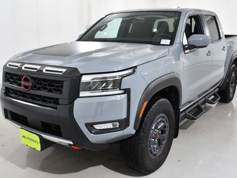 Used 2025 Nissan Frontier PRO-4X w/ Black Accent Package image 2