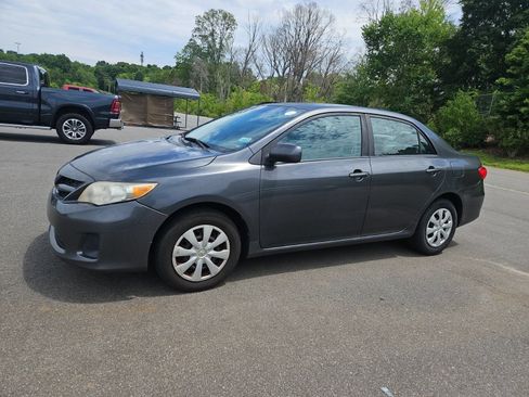 Used 2011 Toyota Corolla LE FWD image 1
