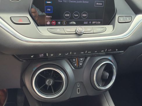 Used 2019 Chevrolet Blazer LT FWD image 13