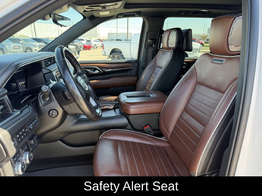 Used 2023 GMC Yukon XL Denali Ultimate AWD/4WD image 30