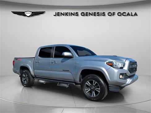 Used 2019 Toyota Tacoma TRD Sport image 1